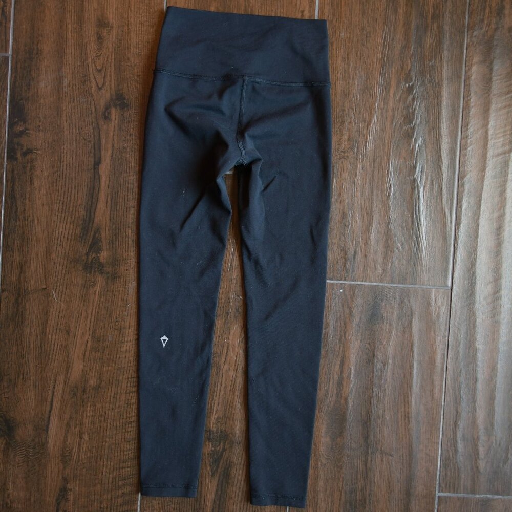 Girls Ivivva leggings Size 4 Flawed